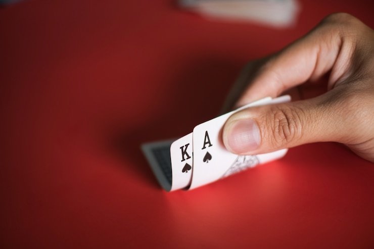 Berbagai meja dealer langsung bola 228 termasuk blackjack, roulette, baccarat, dan Dragon Tiger dalam live streaming HD